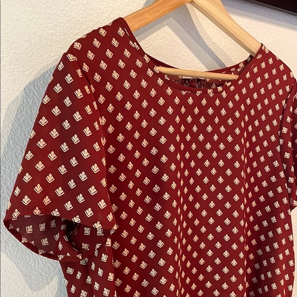 Pleione Women's Red Patterned Blouse, High/Low Hem, Darted Back Pleat, Size M - Picture 2 of 10